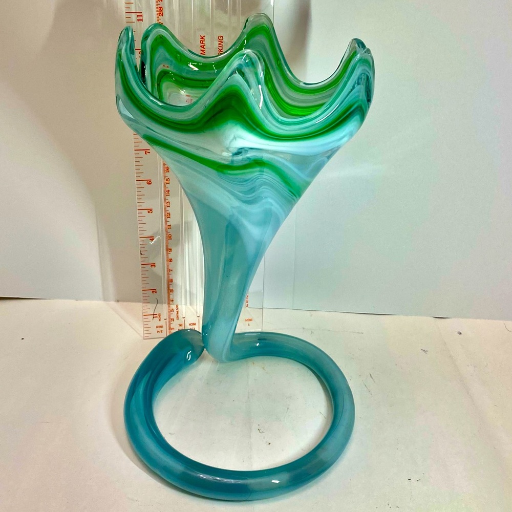 STUNNING MIDCENTURY LARGE HANDBLOWN MURANO GLASS SWIRL  VASE